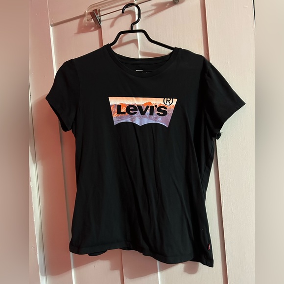 Black Medium Levi’s Tshirt - Picture 1 of 3